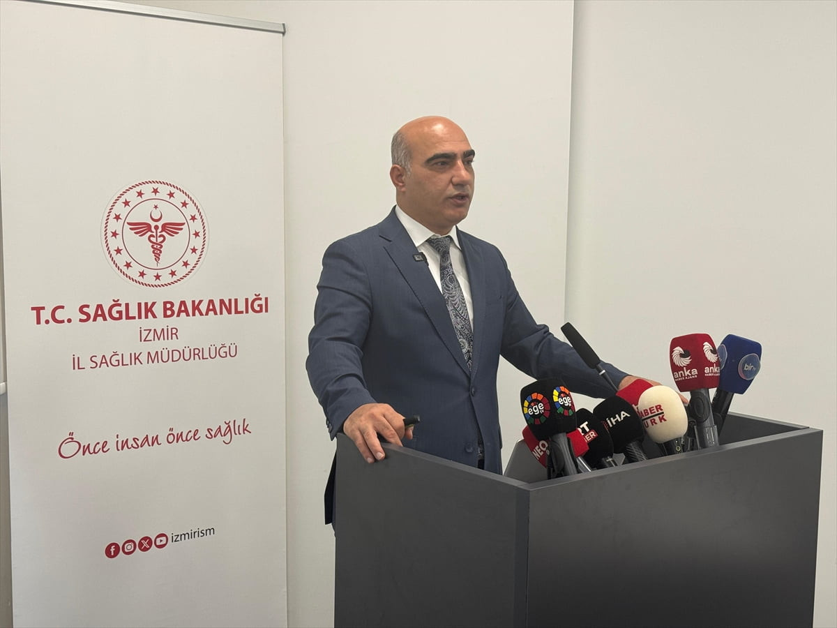 İzmir İl Sağlık Müdürü Ayhan Kul, İzmir Şehir Hastanesi Toplantı Salonu'nda, kent genelinde 2025...