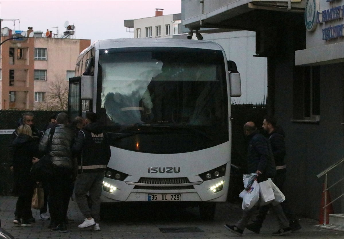 İzmir İş İnsanları Örnekköy Konut Yapı Kooperatifinde "zimmet" iddialarına yönelik başlatılan...