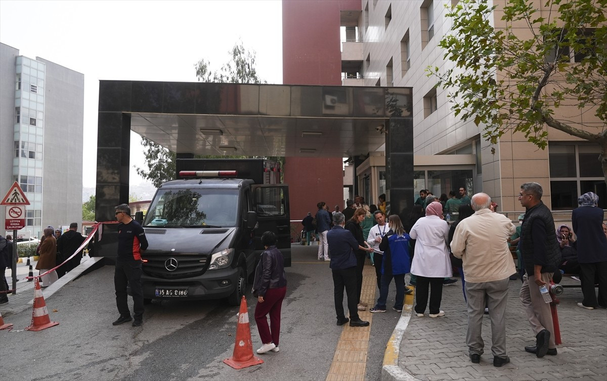 İzmir Katip Çelebi Üniversitesi Atatürk Eğitim ve Araştırma Hastanesinde, gaz sızıntısı olduğu...