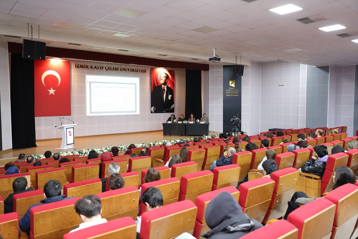 İzmir Katip Çelebi Üniversitesi'nde (İKÇÜ) "Siyasal İletişim ve Gençler" başlıklı çalıştay...