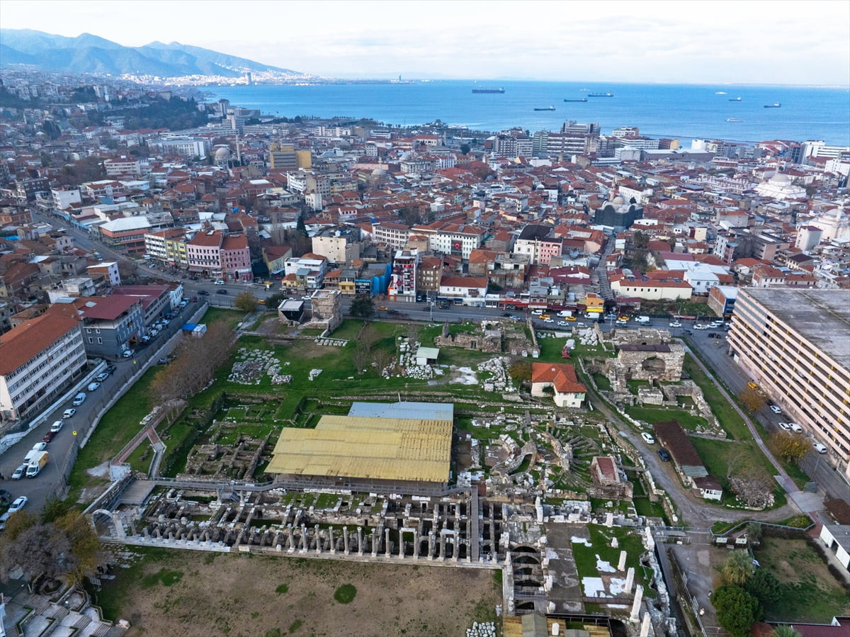 İzmir kent merkezindeki Smyrna Antik Kenti'nde yürütülen kazı çalışmalarında ortaya çıkarılan...
