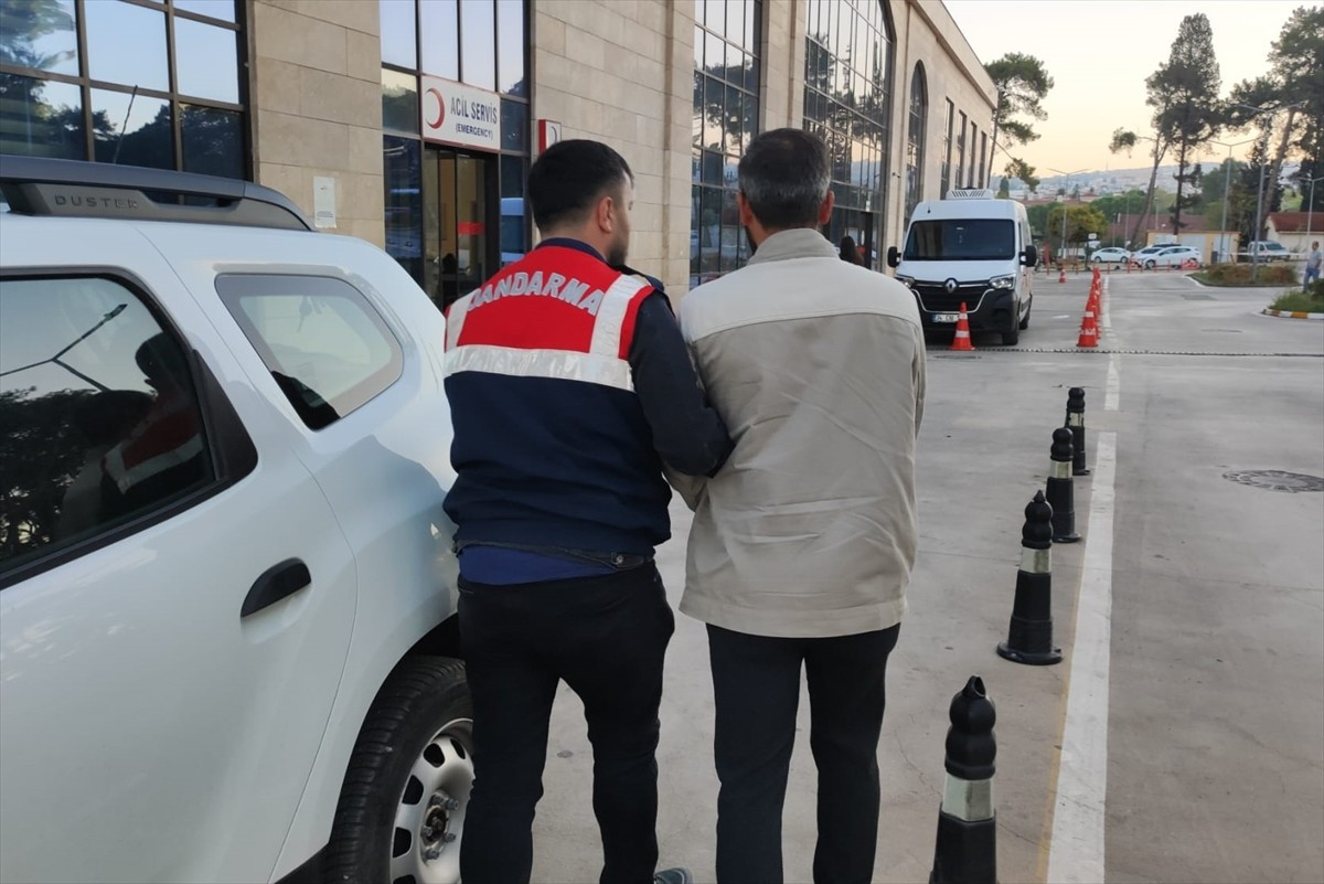 İzmir merkezli 16 ilde Fetullahçı Terör Örgütü'nün (FETÖ) askeri mahrem yapılanmasına yönelik...
