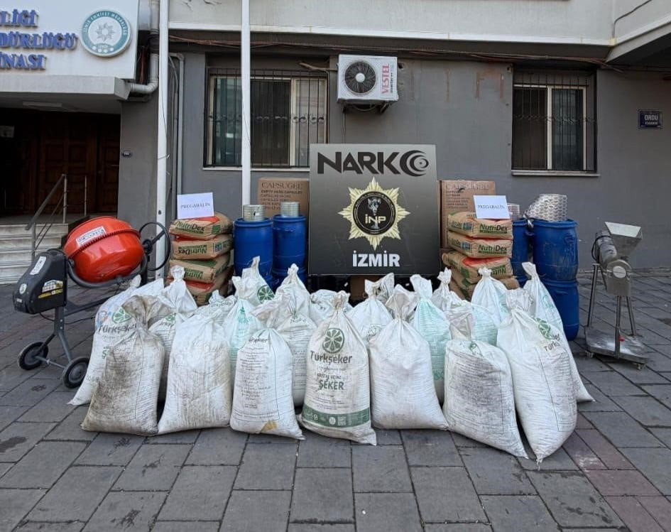 İZMİR MERKEZLİ 3 İLDE GERÇEKLEŞTİRİLEN VE YAKLAŞIK 8 AY SÜREN TİTİZ TAKİBİN ARDINDAN DÜZENLENEN...