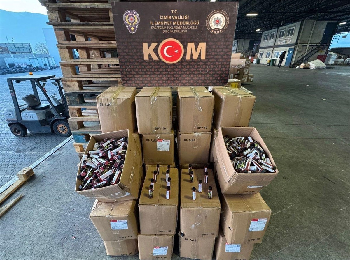 İzmir merkezli 3 ilde kaçak ve sahte gıda, içecek ve ilaç imalatı ile ticareti yapanlara yönelik...