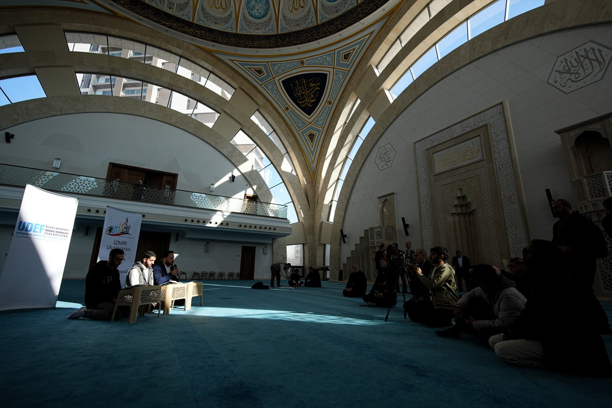 İzmir Uluslararası Öğrenci Derneği tarafından Uluslararası Kur'an-ı Kerim Güzel Okuma Yarışması...