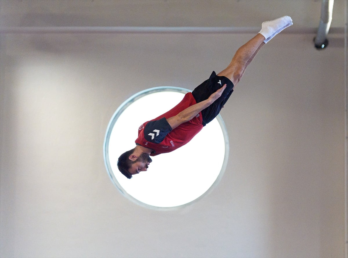 İzmir'de 2 yıl ara verdiği cimnastiğe 10 ay önce dönerek Trampolin Cimnastik Dünya Kupası'na...