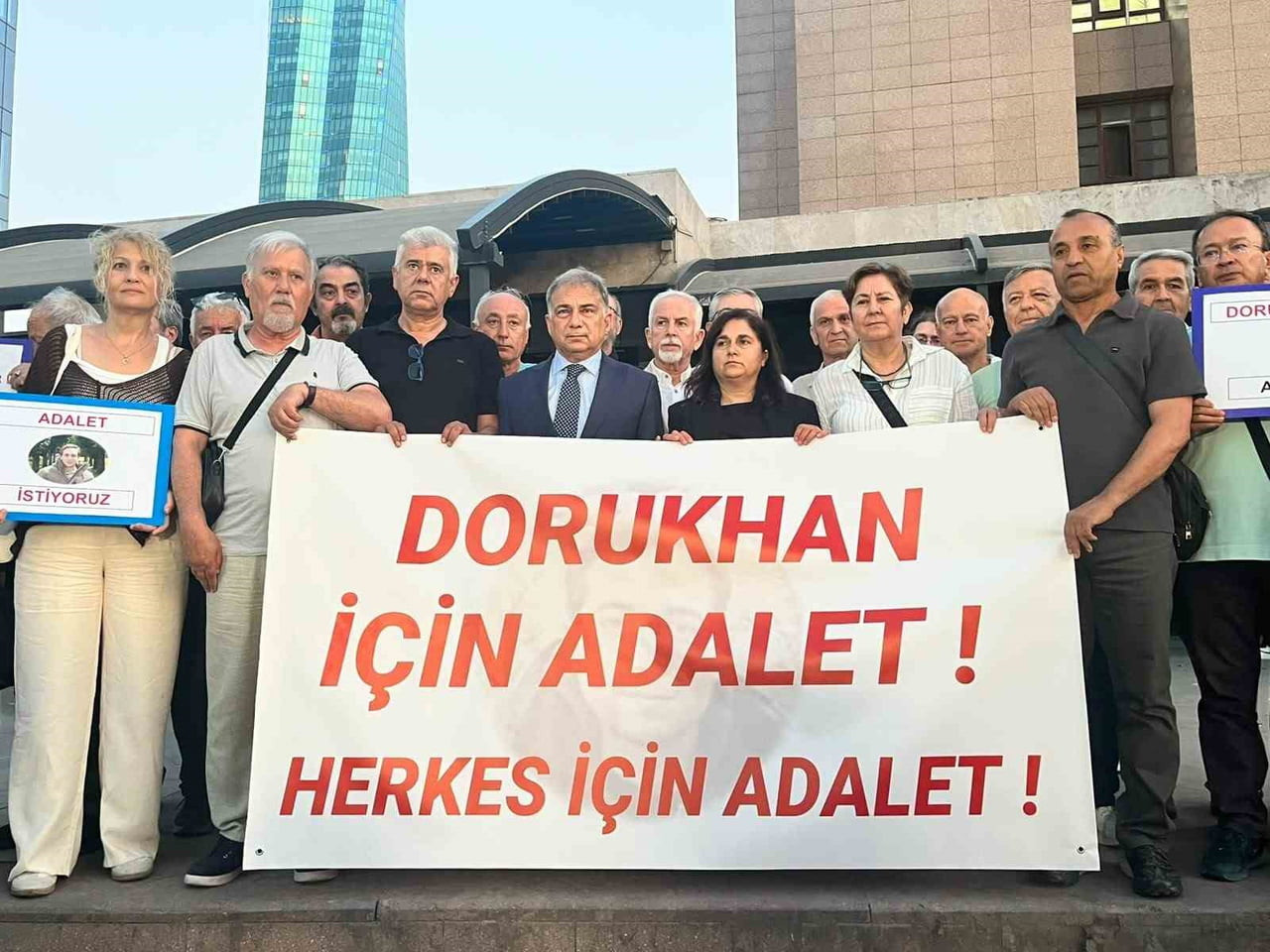 İZMİR'DE 2018 YILINDA CANSIZ BEDENİ BULUNAN VE BABASI EMEKLİ TÜMGENERAL ETHEM BÜYÜKIŞIK'IN YILLAR...
