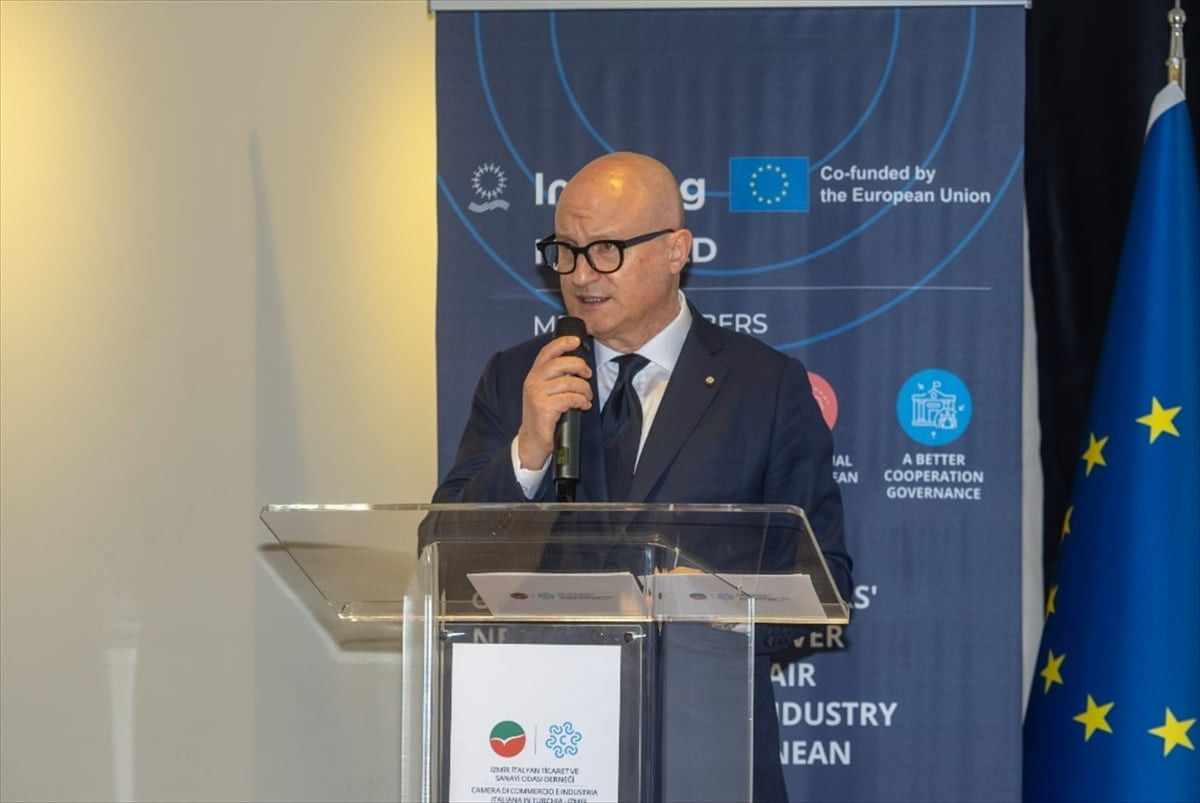 İzmir'de Avrupa Birliği'nin (AB) finanse ettiği, tekstil, hazır giyim, deri ve ayakkabı...