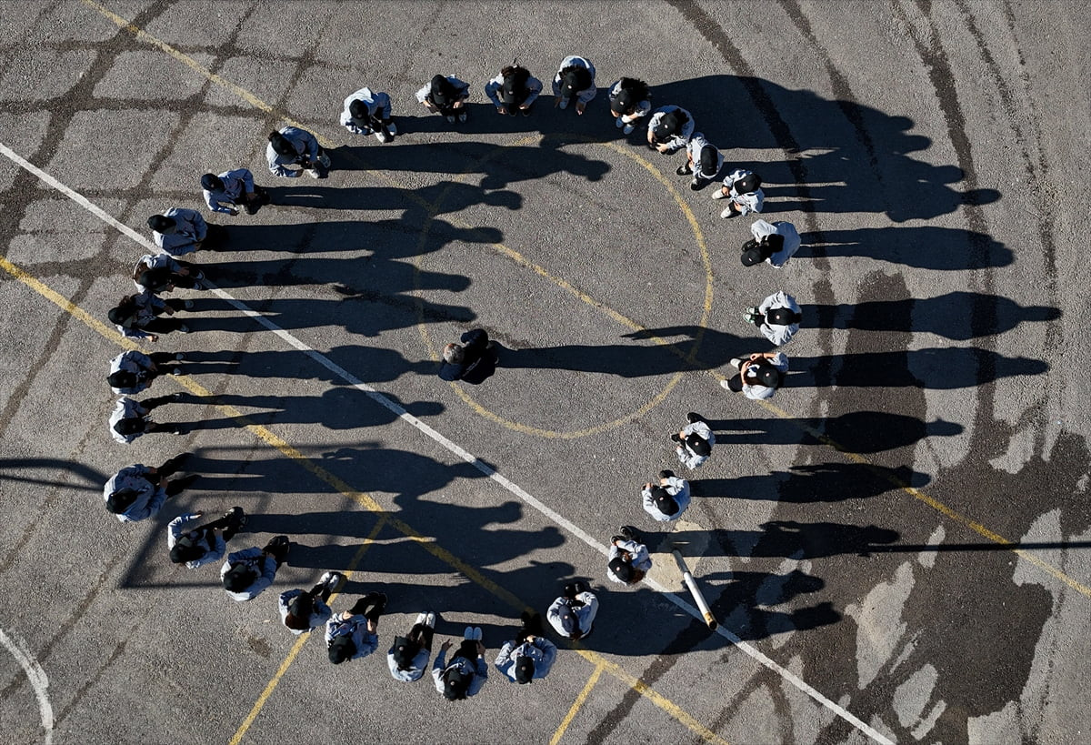 İzmir'de bir ortaokulda derslerden sonra yapılan etkinlikler öğrencilerin kişisel gelişimine katkı...