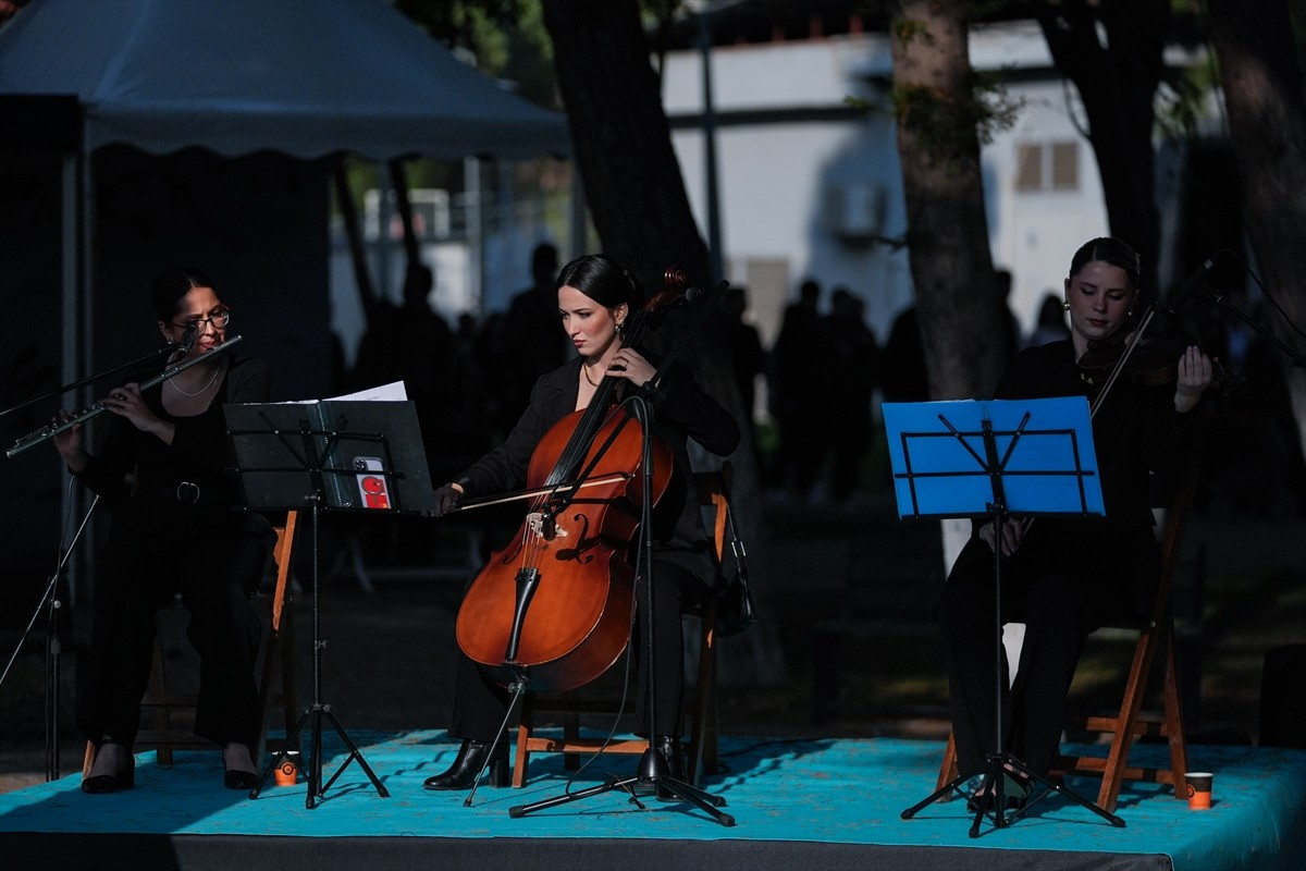 İzmir'de Cumhurbaşkanlığı himayelerinde, Sanayi ve Teknoloji Bakanlığı uhdesinde, TÜBİTAK Marmara...