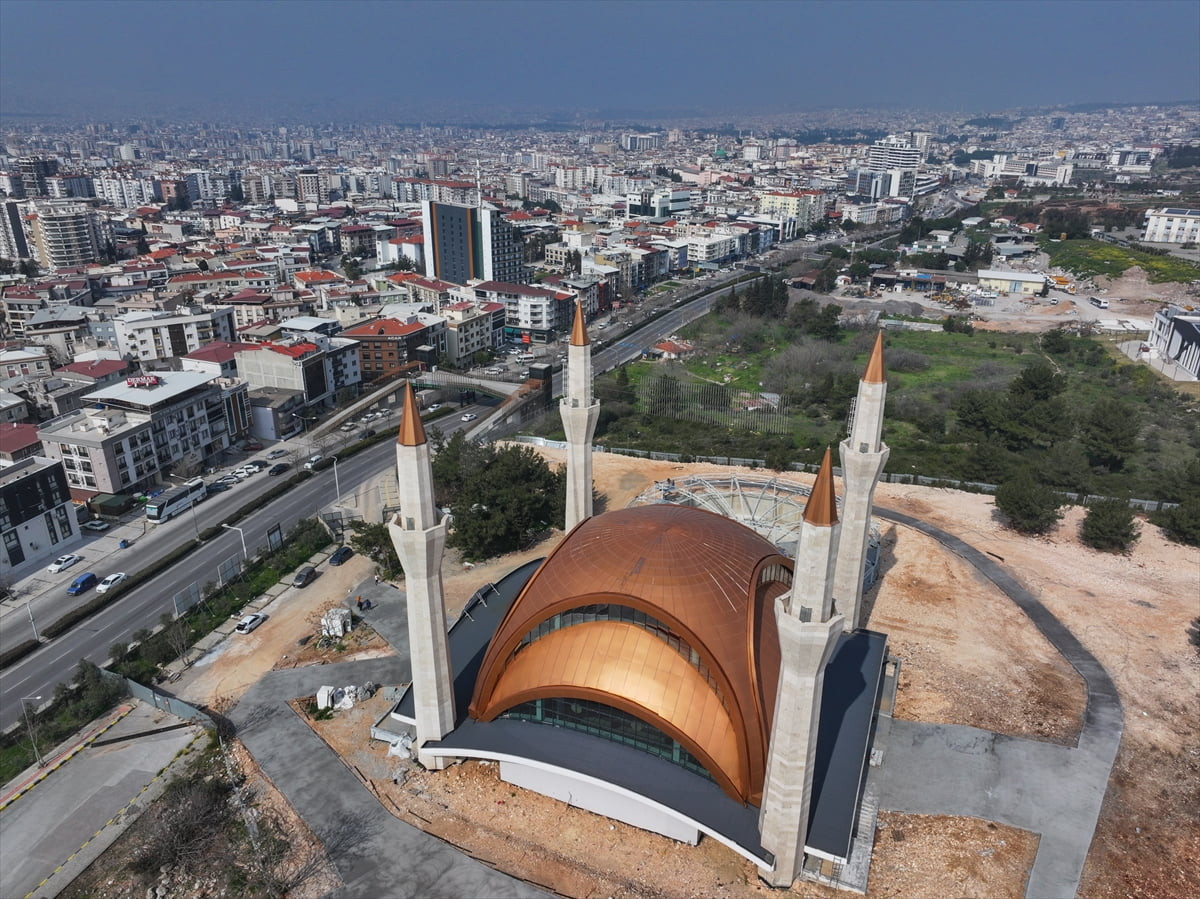 İzmir'de, Dokuz Eylül Üniversitesi Yerleşkesi içerisinde yaptırılan Hacı Mustafa Tekinalp Camisi...