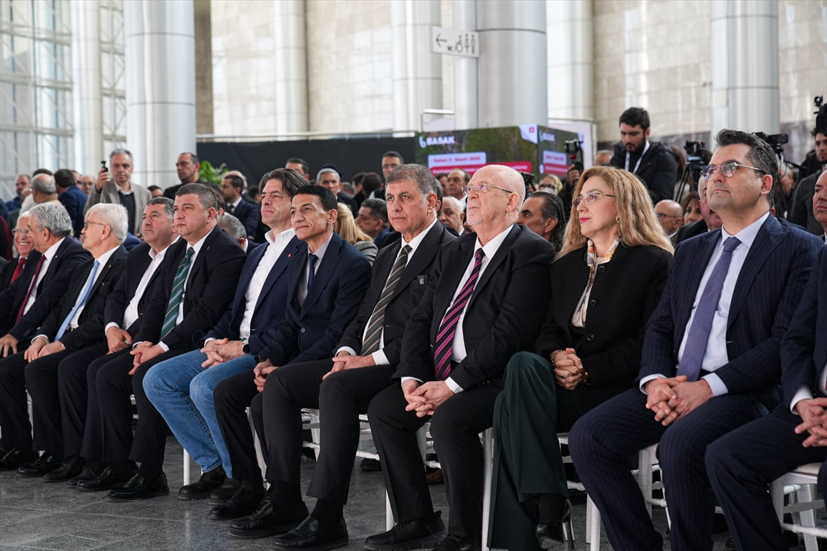 İzmir'de düzenlenen AGROEXPO Uluslararası Tarım ve Hayvancılık Fuarı, 21. kez kapılarını açtı....