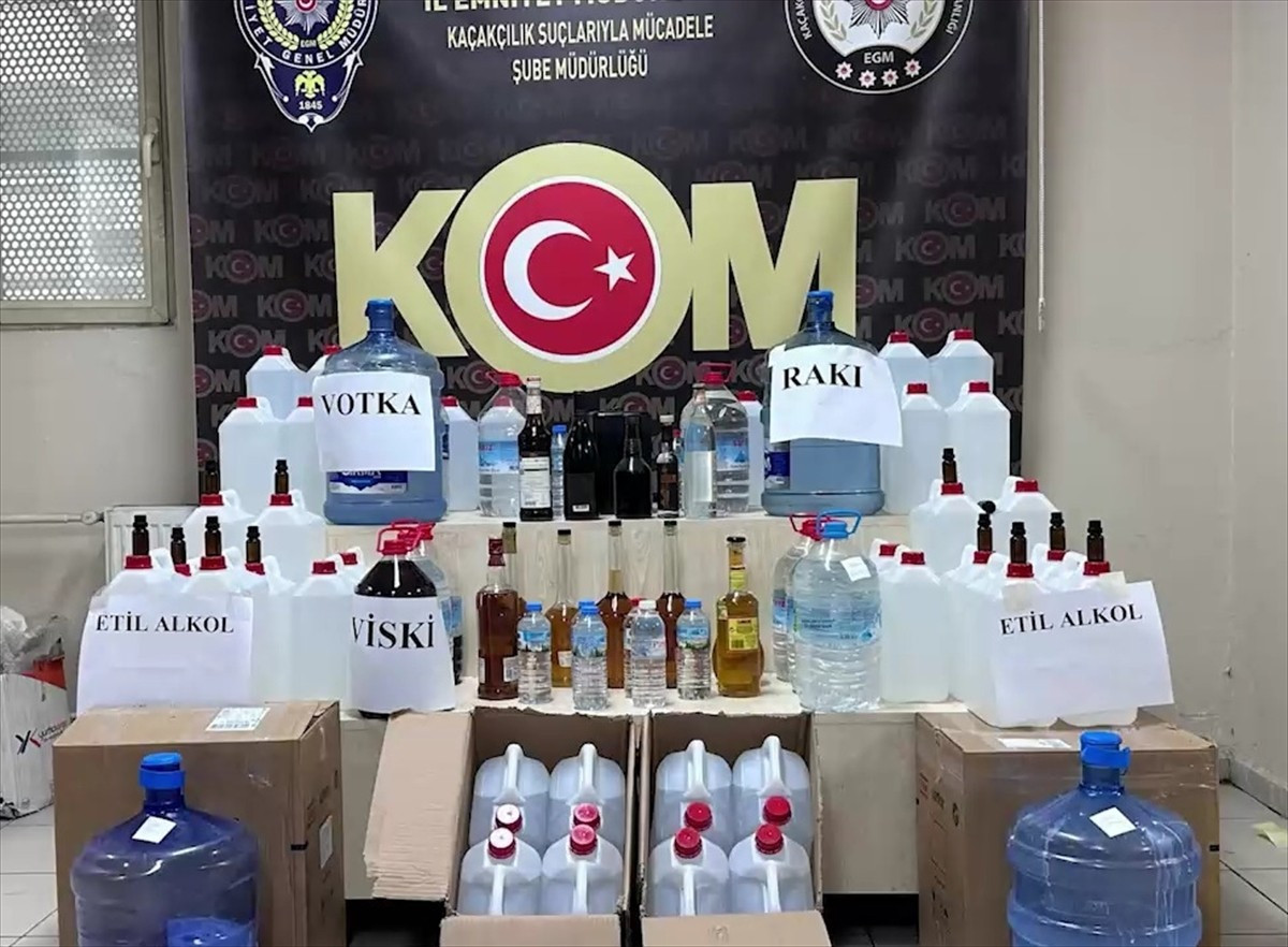 İzmir'de düzenlenen operasyonlarda 8 ton 300 litre etil alkol ele geçirildi, gözaltına alınan 4...