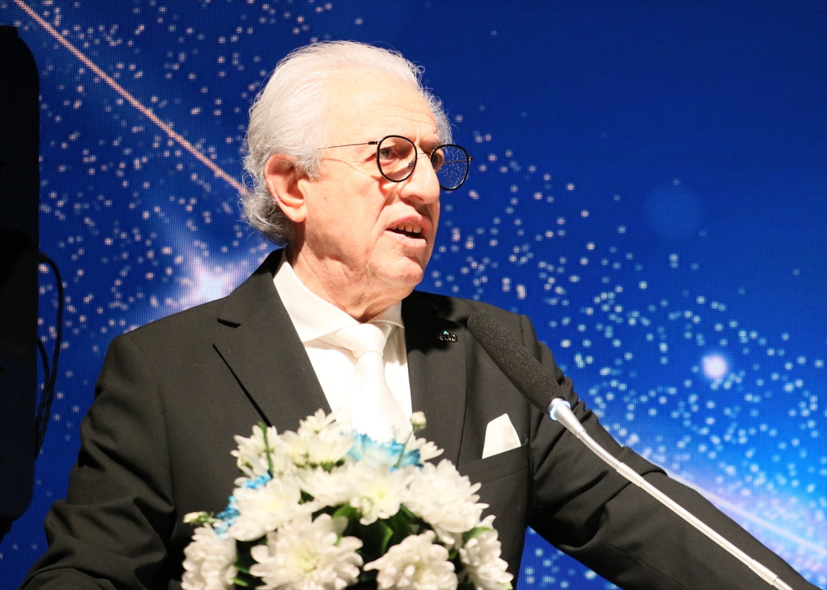 İzmir'de Ege İhracatçı Birlikleri (EİB) tarafından "İhracatın Yıldızları Ödül Töreni"...