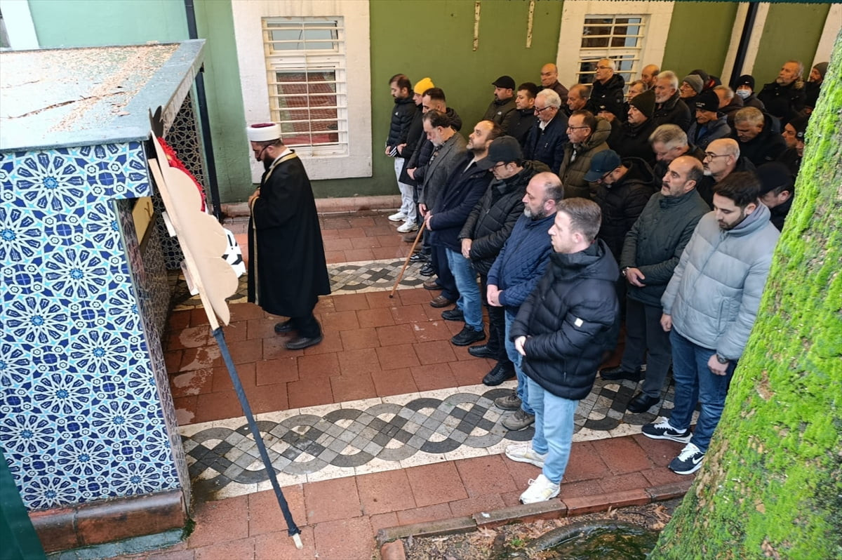 İzmir'de kanser tedavisi gördüğü hastanede hayatını kaybeden gazeteci Burcu Yanar'ın (32)...