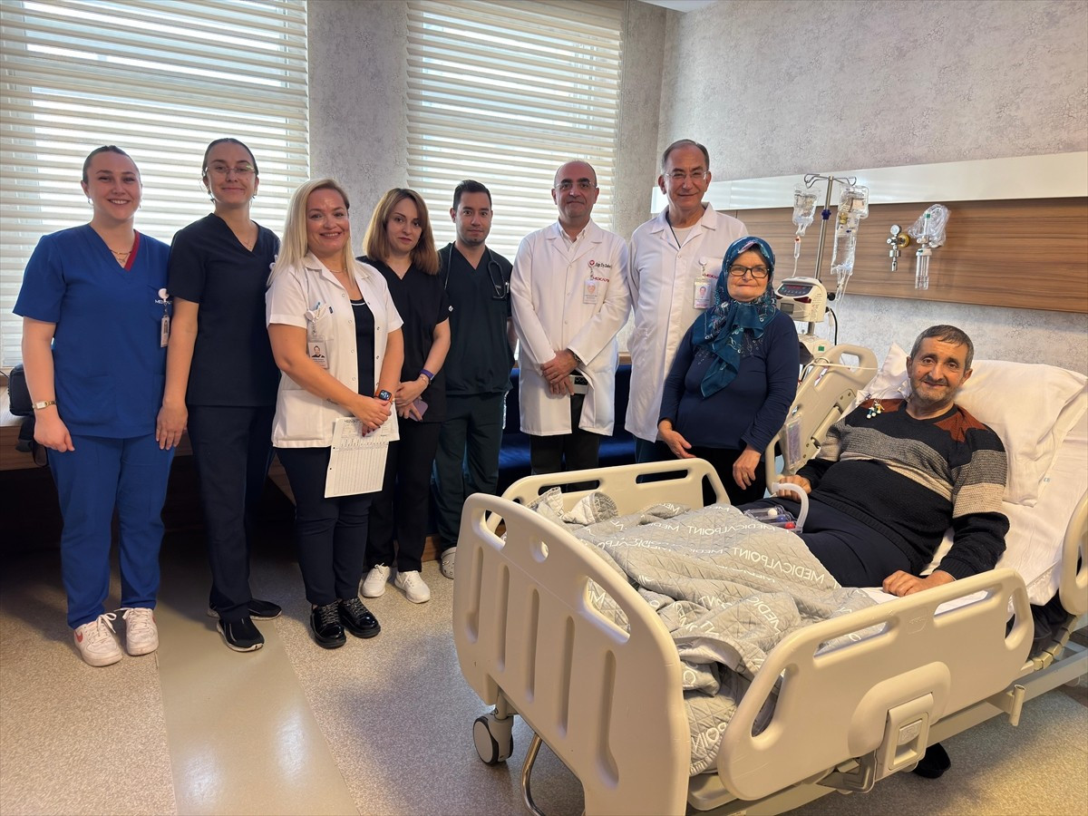 İzmir'de karaciğer yetmezliği nedeniyle organ nakli bekleyen Mehmet Güdücü, 9 yıldır beklediği...