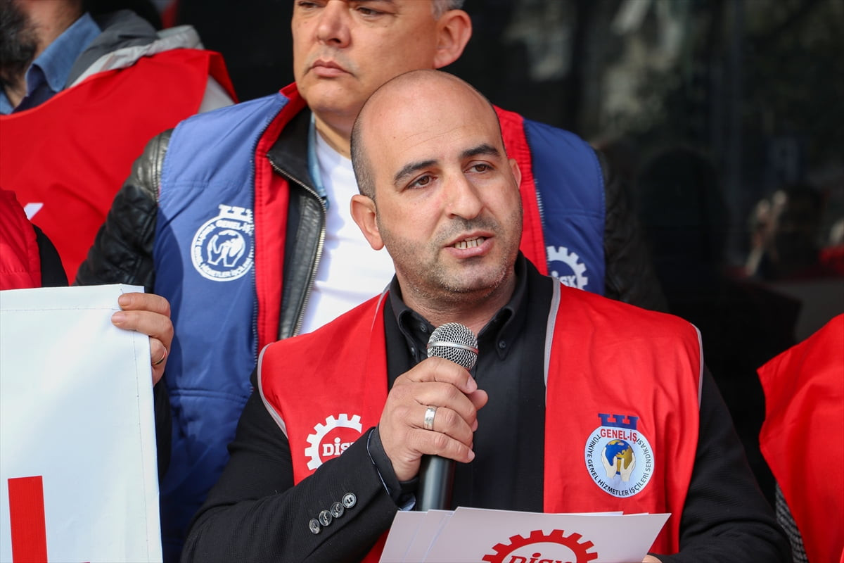 İzmir'de Karşıyaka Belediyesi iştiraklerinden Kent AŞ'de çalışan işçiler, 7 aydır eksik ve...