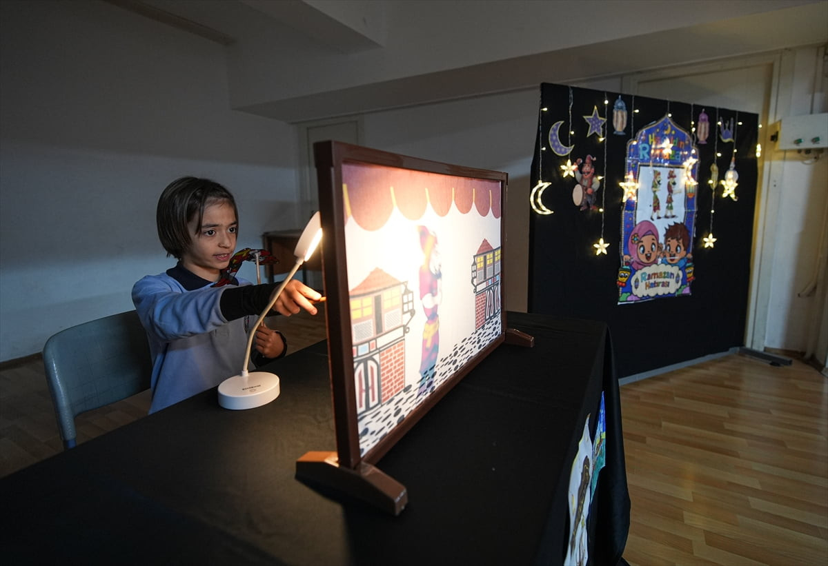 İzmir'de öğrencilerin ramazanın manevi atmosferini yaşayabilmesi için çeşitli etkinlikler...