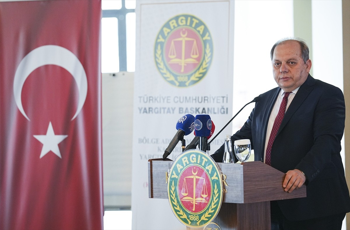 İzmir'de, "Kadastro ve Orman Hukuku" konulu Bölge Adliye Mahkemesi Kararlarının Yargıtay...