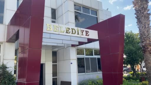 İzmir'de Seferihisar Belediyesine yönelik 'rüşvet' operasyonunda aralarında Başkan Yardımcısı...