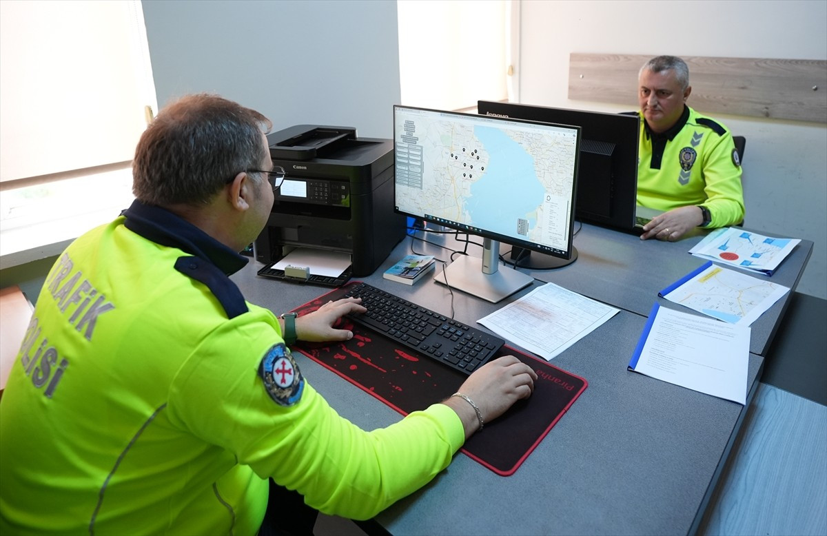 İzmir'de, trafik kazalarının en aza indirilmesi amacıyla kurulan "kaza analiz birimi", kentteki...