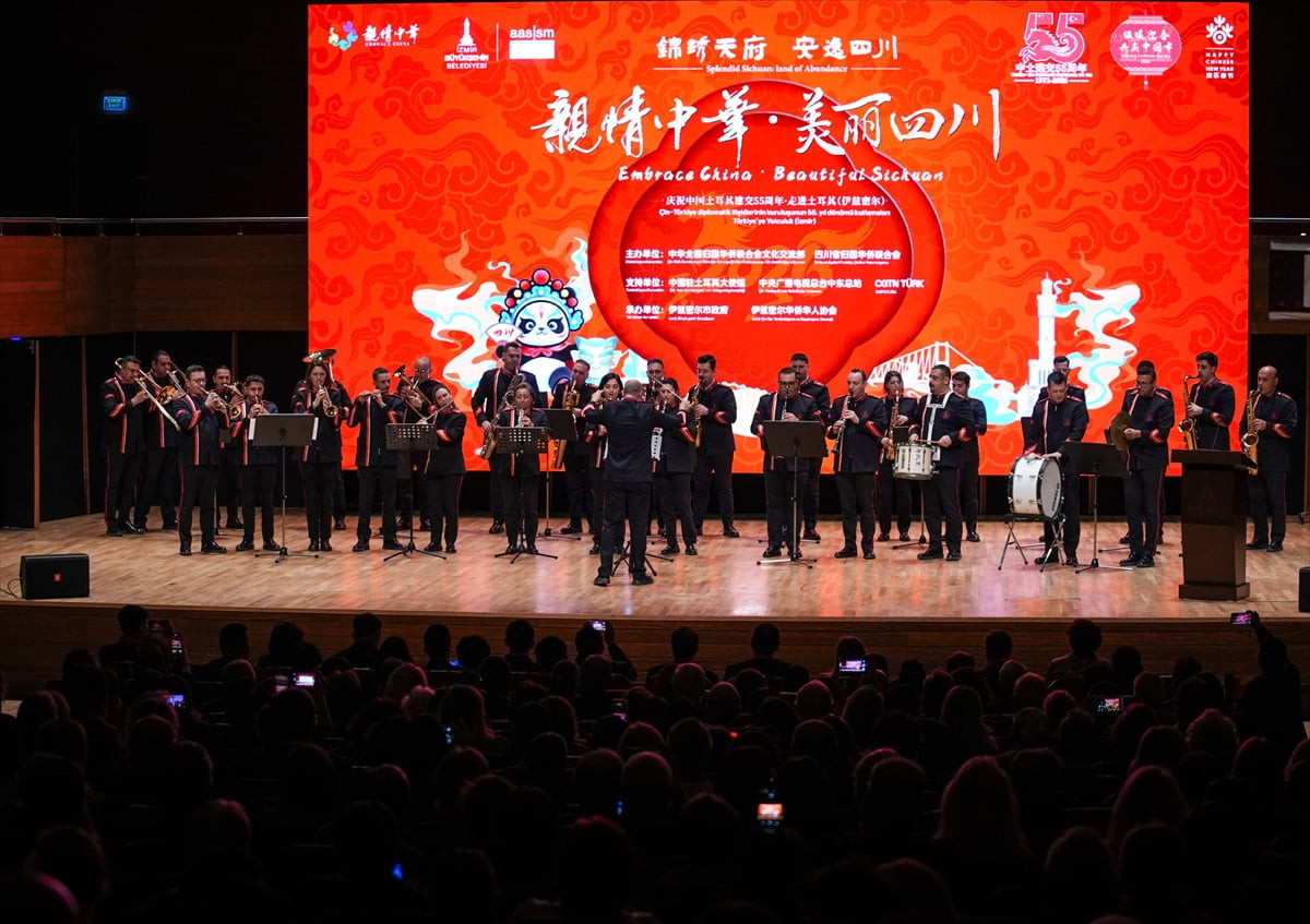 İzmir'de, Türkiye Cumhuriyeti ile Çin Halk Cumhuriyeti arasında diplomatik ilişkilerin kuruluşunun...