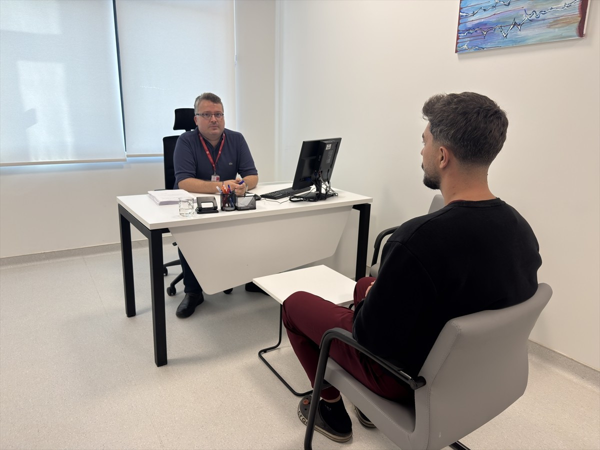 İzmir'de yaşayan kumar bağımlısı genç, kumar oynama isteğinden terapi ve dürtüleri kontrol altına...