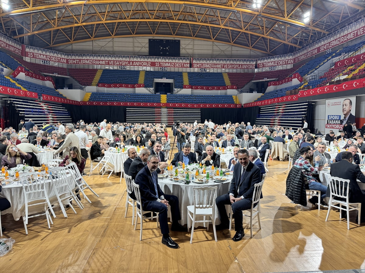 İzmir'de yaşayan Manisalılar, AK Parti İzmir Milletvekili Mehmet Muharrem Kasapoğlu'nun...