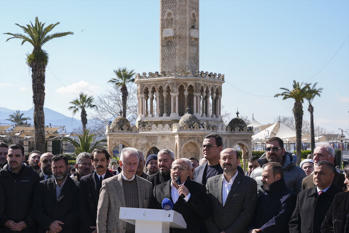 İzmir'deki bazı sivil toplum kuruluşları (STK), Milli Eğitim Bakanlığının (MEB) "Maarifin Kalbinde...