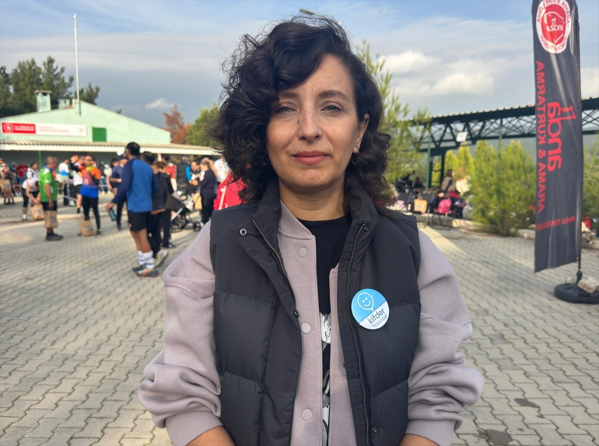 İzmir'in Bornova ilçesinde, genetik bir hastalık olan kistik fibrozise dikkati çekmek amacıyla...