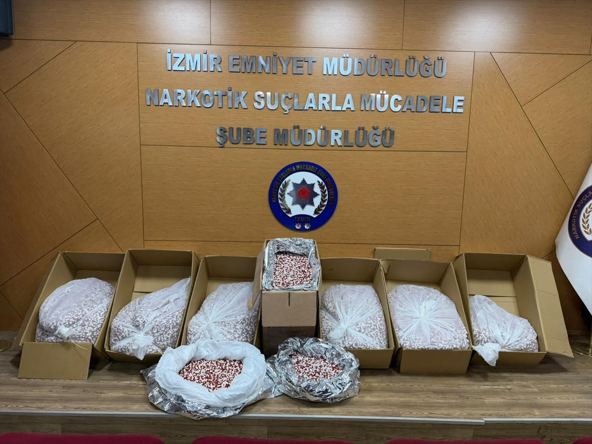 İzmir'in Buca ilçesinde İl Cumhuriyet Başsavcılığı koordinesinde, İl Emniyet Müdürlüğü Narkotik...