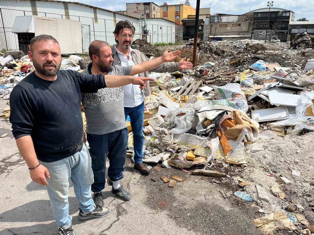 İZMİR'İN BUCA İLÇESİNDE MOBİLYACI ESNAFININ YOĞUN OLARAK BULUNDUĞU SANAYİ BÖLGESİNDEKİ BOŞ...