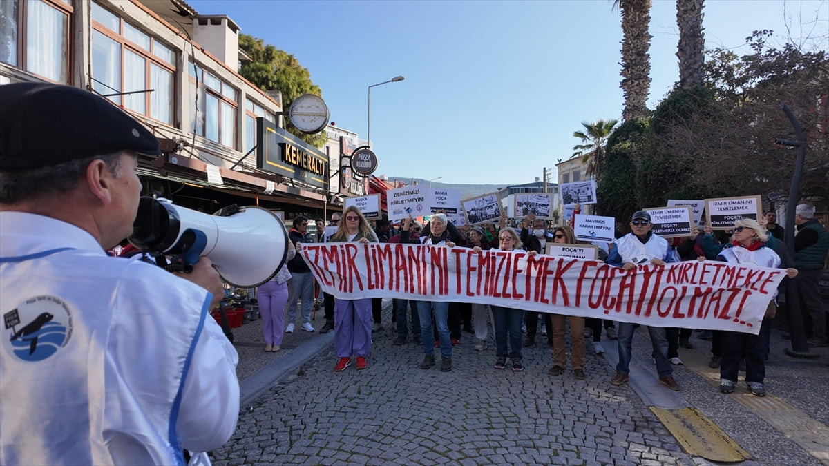 İzmir'in Foça ilçesinde bir araya gelen sivil toplum kuruluşu temsilcileri ve vatandaşlar, İzmir...