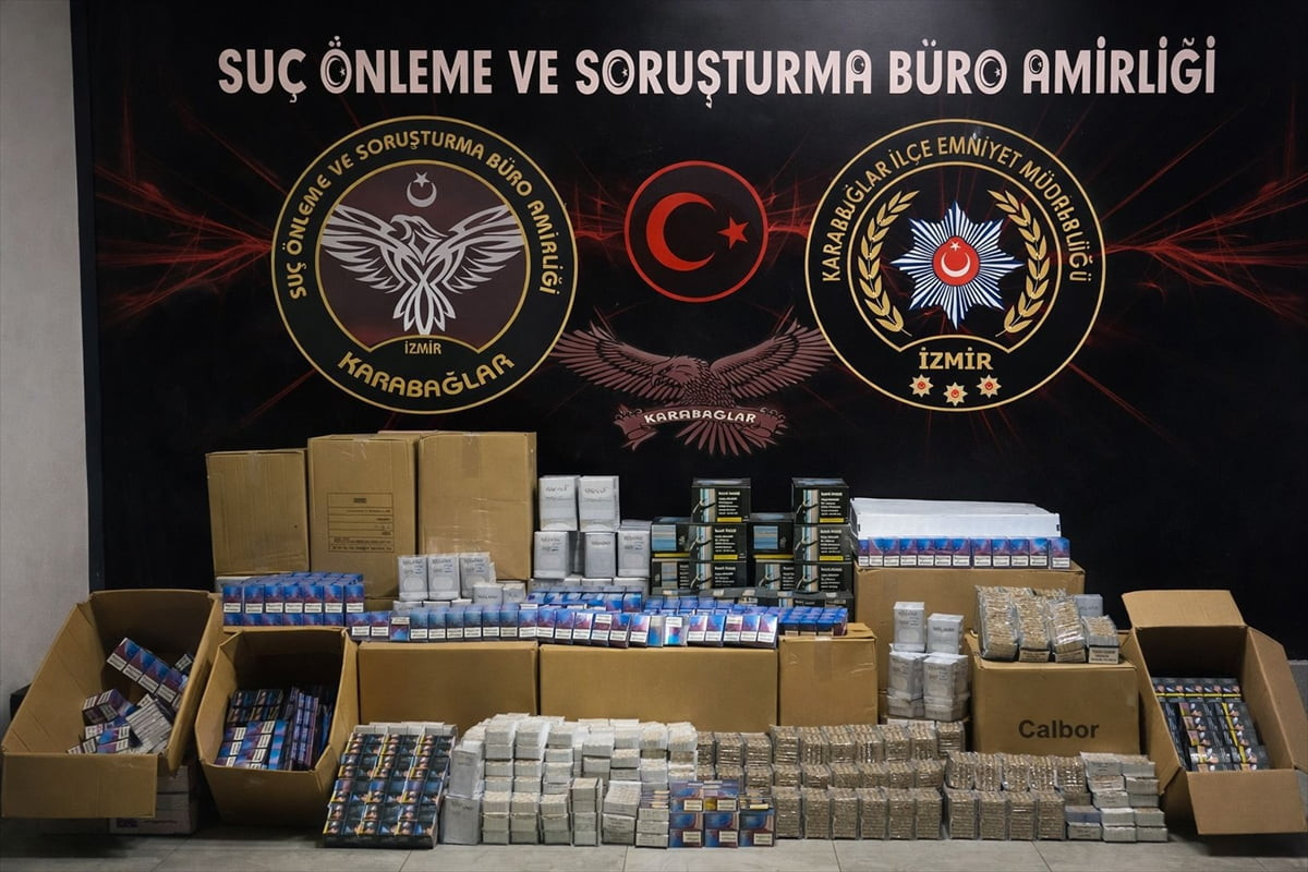 İzmir'in Karabağlar ilçesinde düzenlenen kaçakçılık operasyonunda 2 şüpheli gözaltına alındı....