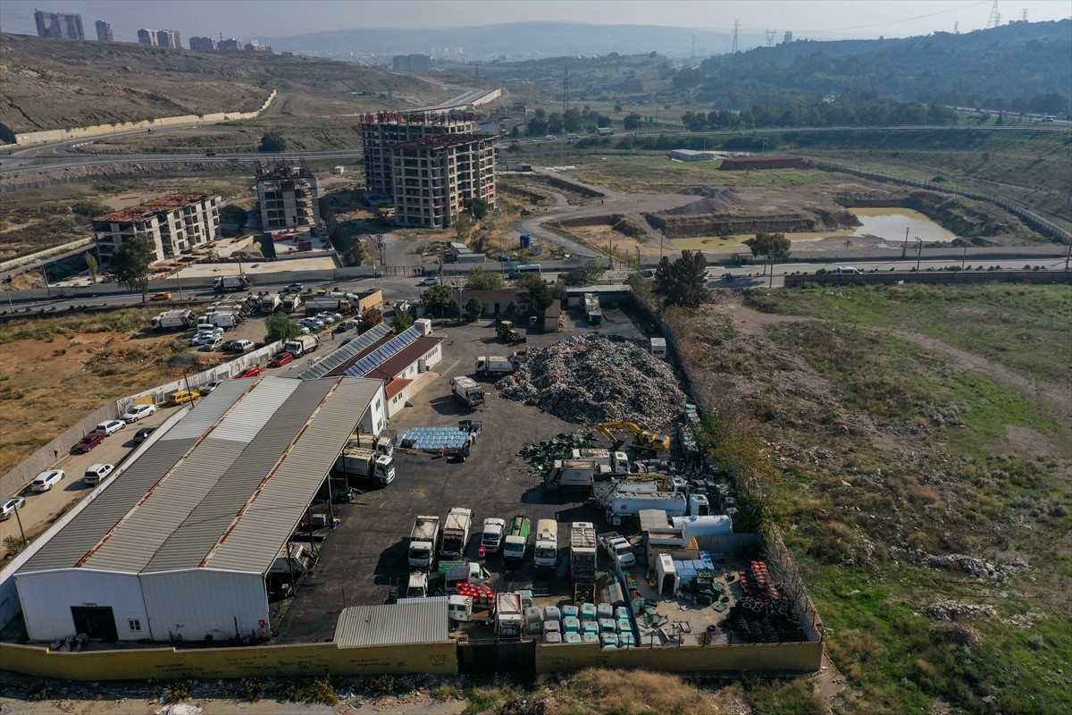 İzmir'in Karabağlar ilçesindeki kentsel dönüşüm alanının içinde yer alan tesisin, ilçe...