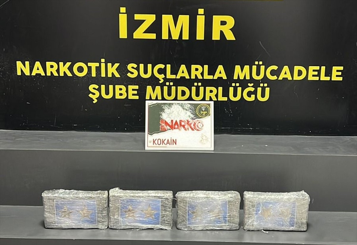 İzmir'in Kemalpaşa ilçesinde iki otomobilde 4 kilo 601 gram kokain ele geçirildi, 3 şüpheli...