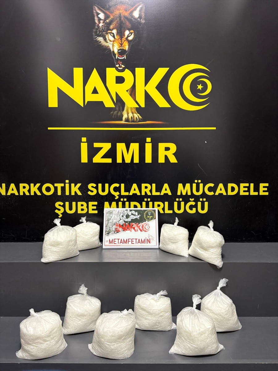 İzmir'in Konak ilçesinde kargo paketinde 9 kilo 620 gram sentetik uyuşturucu ele geçirildi...