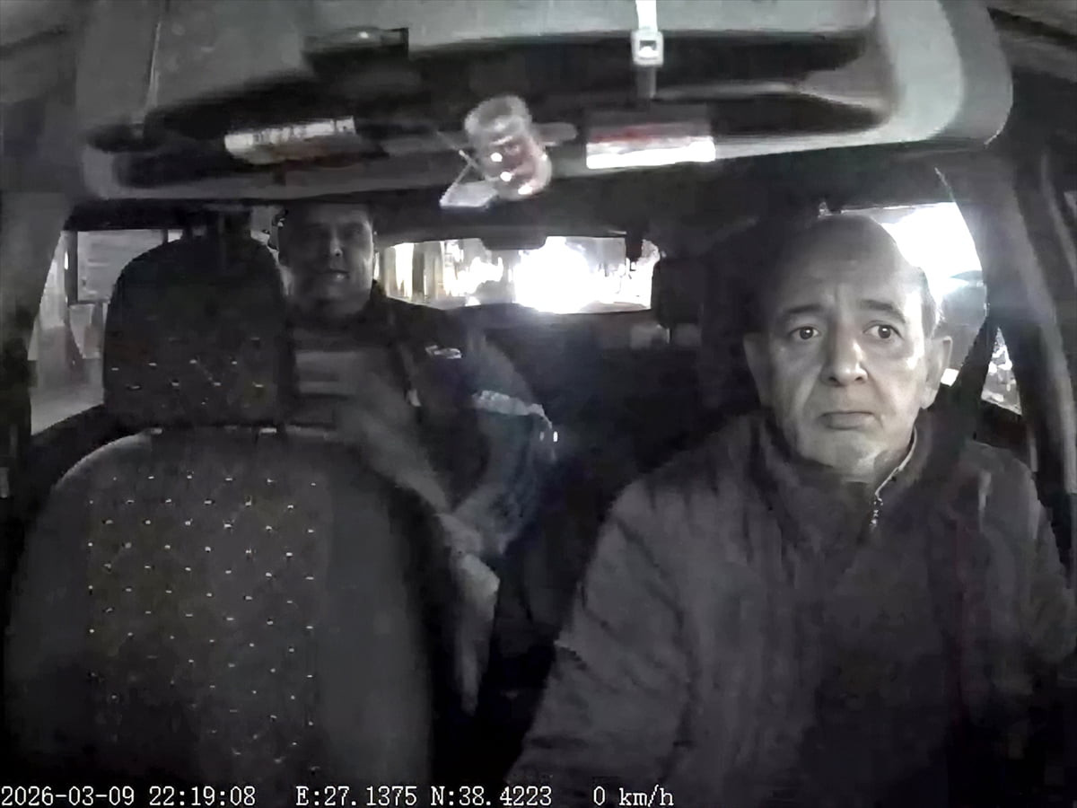 İzmir'in Konak ilçesinde öldürülen taksi şoförü Deniz Örer ile katil zanlısı Doğuş Meşe'nin araç...