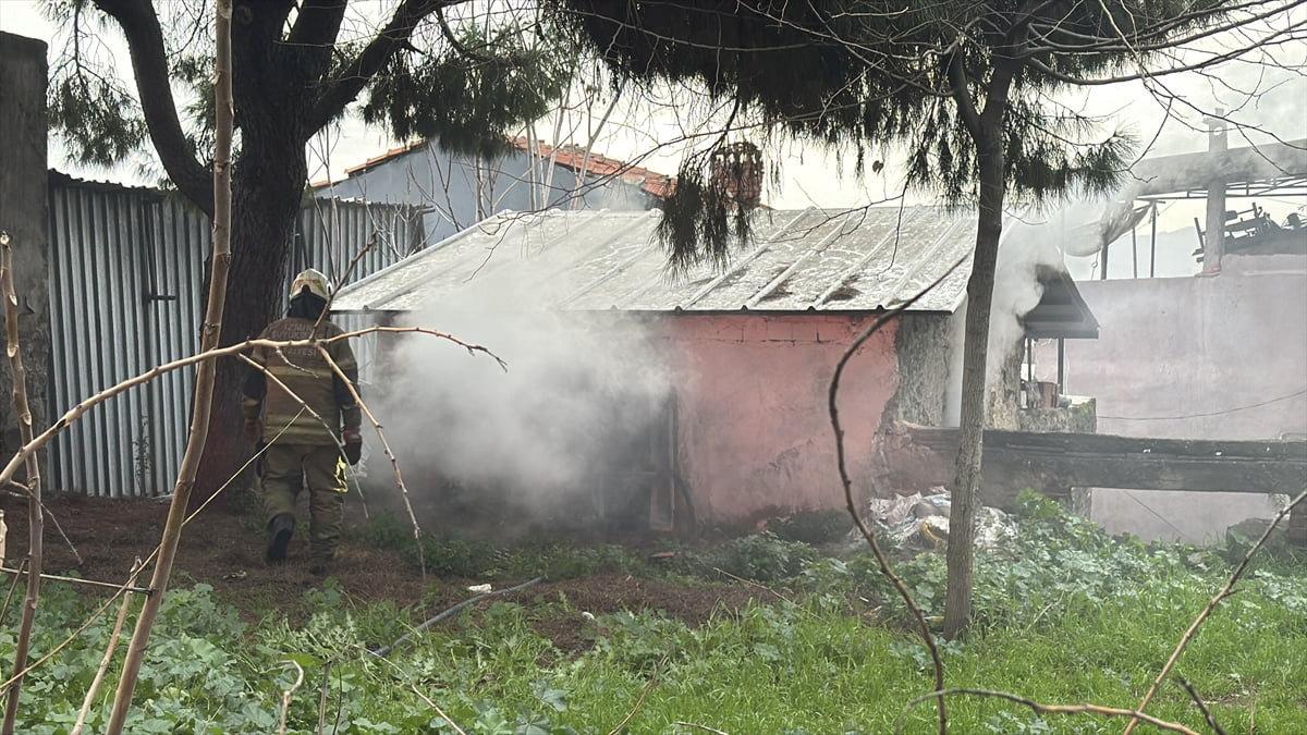 İzmir'in Konak ilçesinde tartıştığı 18 yaşındaki genci tabancayla vurarak öldüren şüpheli...