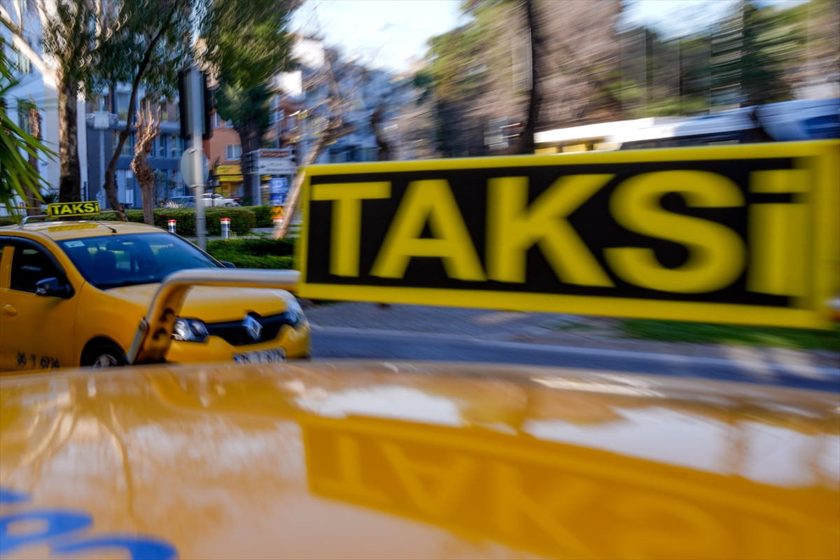İzmir'in Konak ilçesinde ücret meselesi nedeniyle tartıştığı taksi şoförünü tabancayla öldüren...