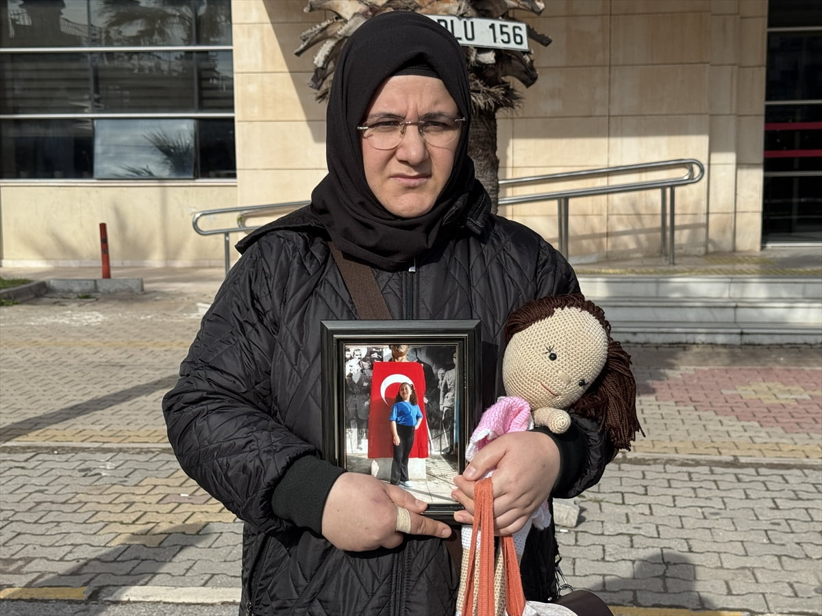 İzmir'in Menderes ilçesinde 9 yaşındaki kız çocuğunun taşınma sırasında nakliye asansöründen düşen...