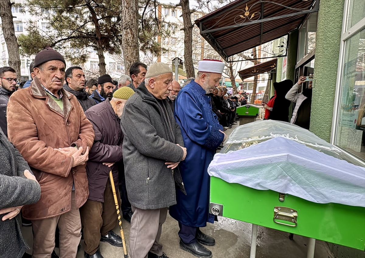 İzmir'in Menemen ilçesinde eski erkek arkadaşının silahlı saldırısında hayatını kaybeden 26...