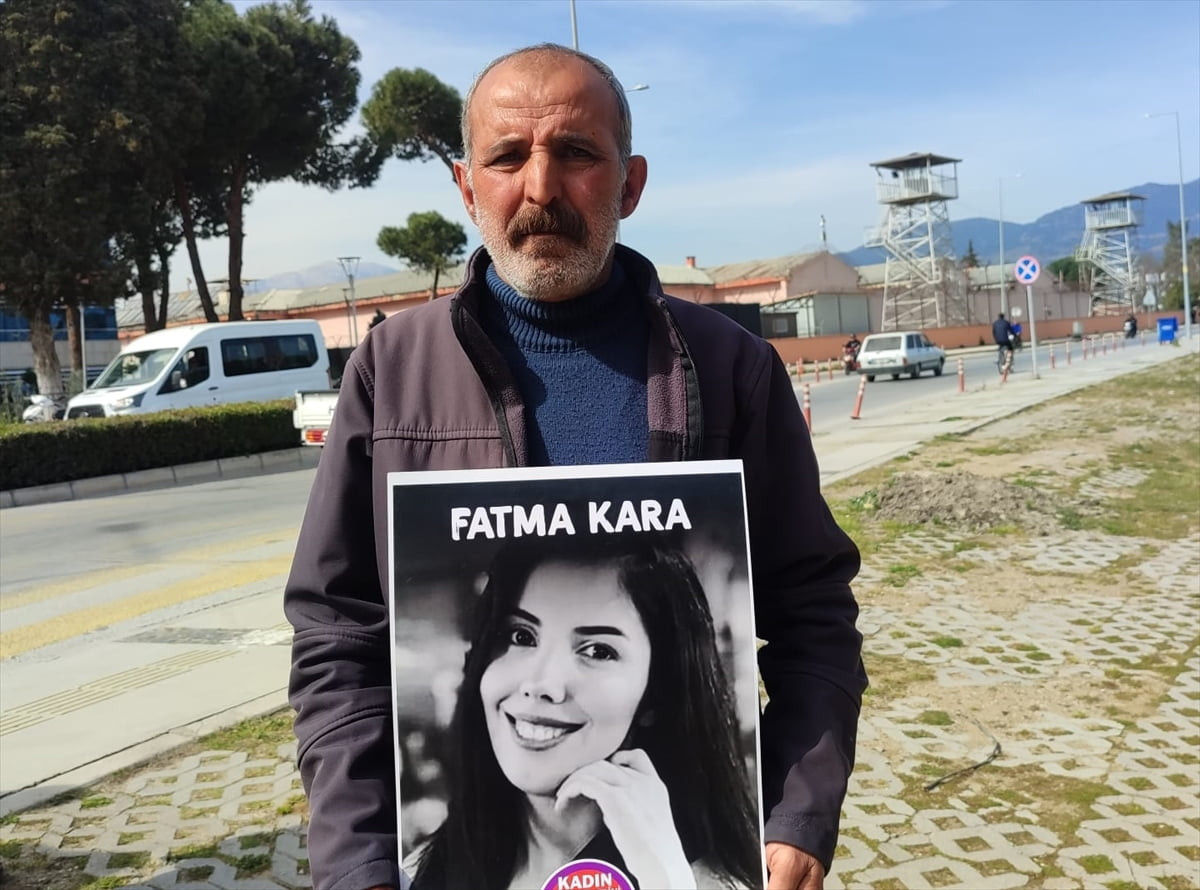 İzmir'in Ödemiş ilçesinde eski sevgilisini darbederek öldüren sanığın yargılanmasına başlandı....