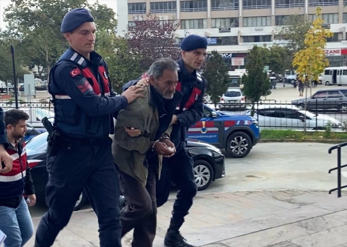 İzmir'in Tire ilçesinde tartıştığı oğlunu av tüfeğiyle öldürüp eşini de yaraladığı gerekçesiyle...