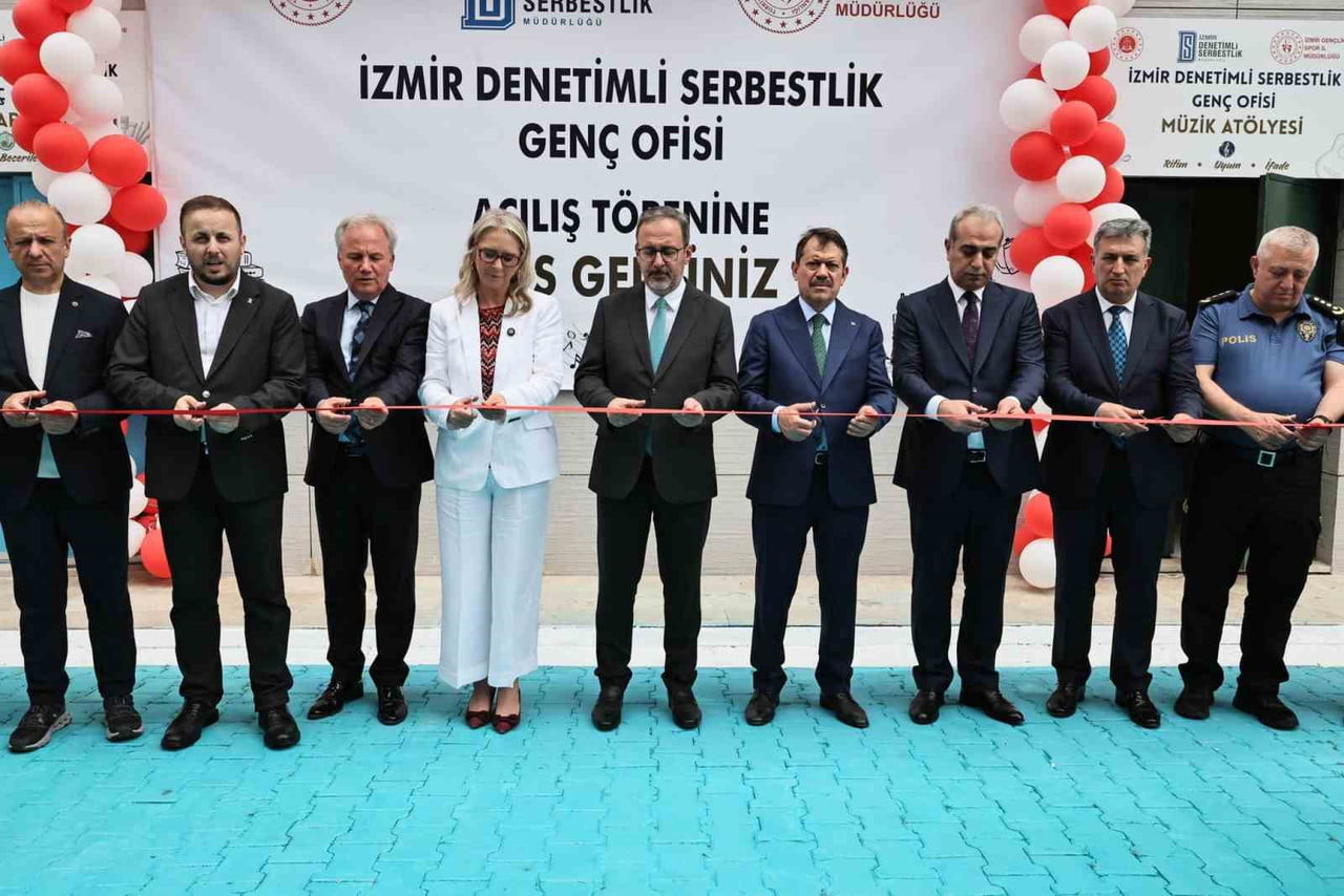 İZMİR’DE DENETİMLİ SERBESTLİK GENÇ OFİS’İ KAPILARINI AÇTI. AÇILIŞA AK PARTİ İZMİR MİLLETVEKİLİ DR....