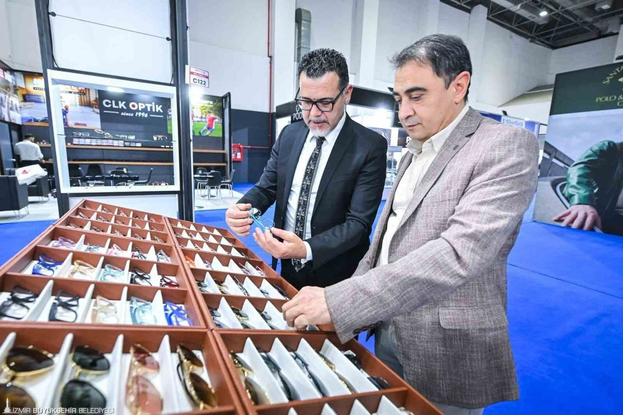 İZMİR’DE DÜZENLENEN OPTİC WORLD FUARI’NDA UZMANLAR, ÖZELLİKLE ÇOCUKLARDA HIZLA ARTAN MİYOPİ...