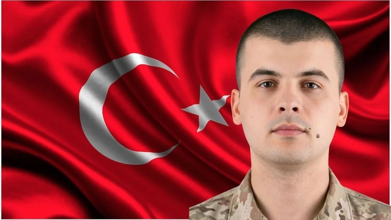İZMİR’DE VATANİ GÖREVİNİ YAPTIĞI SIRADA HAYATINI KAYBEDEN 20 YAŞINDAKİ PİYADE ER RECEP DEMİRCİ...