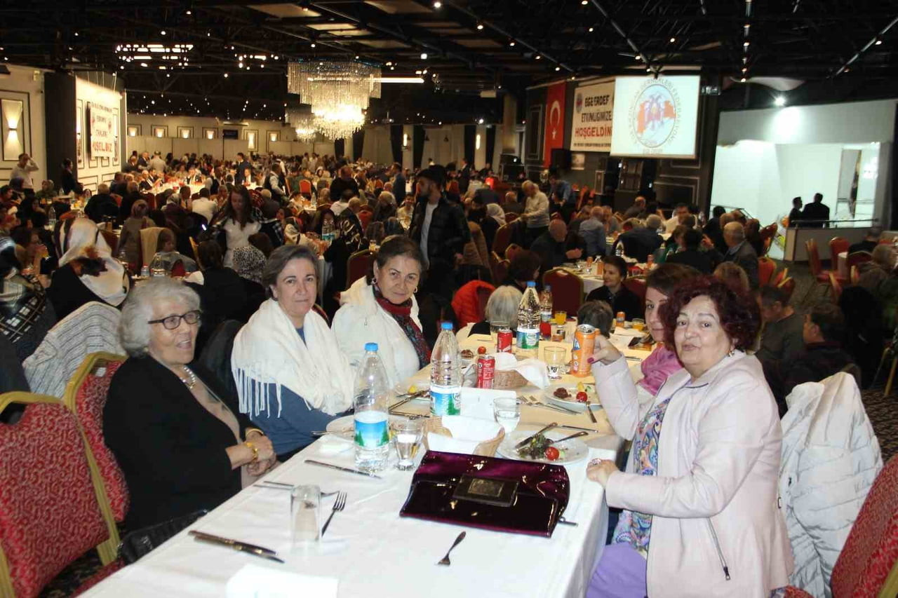 İZMİR’DE YAŞAYAN ERZİNCANLILAR, SİVİL TOPLUM KURULUŞLARI TARAFINDAN DÜZENLENEN BİRLİK VE DAYANIŞMA...