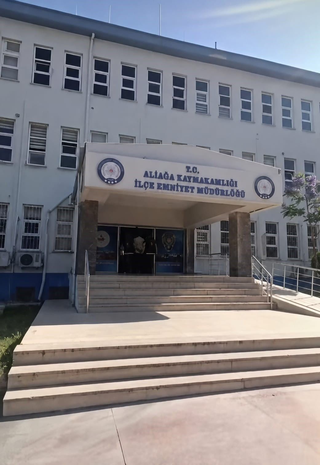 İZMİR’İN ALİAĞA İLÇESİNDE, HAKKINDA KESİNLEŞMİŞ HAPİS CEZASI BULUNAN ARANAN BİR ŞAHIS, POLİS...