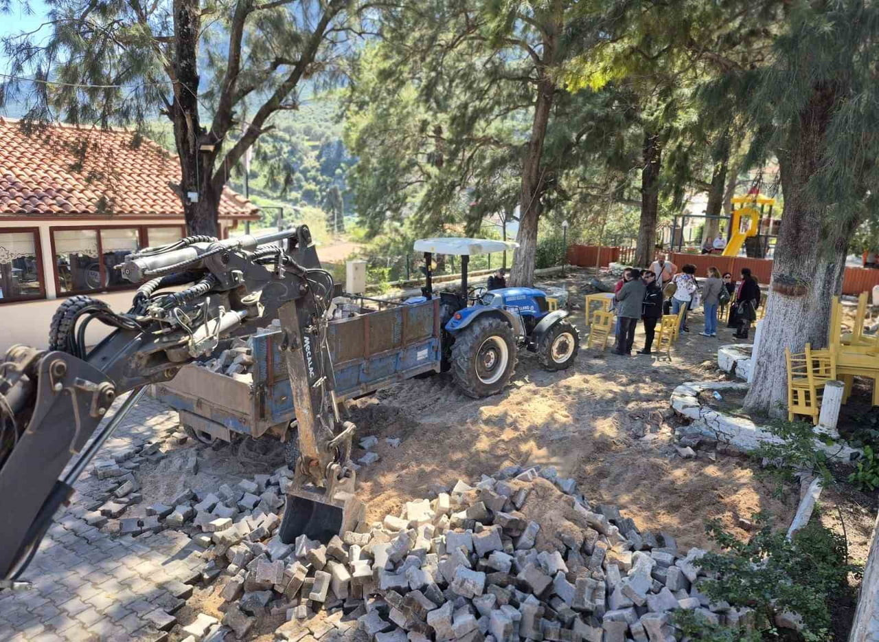 İZMİRİN KARABURUN İLÇESİNDE SİVİL TOPLUM KURULUŞLARI VE SİYASİ PARTİ TEMSİLCİLERİ, NERGİS ÇAY...